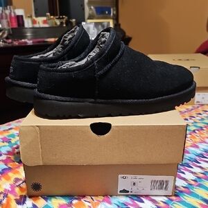 UGG Women Classic Black Cozy Slippers